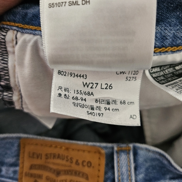 Levis Jeans Womens 27 Blue Wedgie Straight Distressed Raw Hem Button Fly Crop - Picture 6 of 10